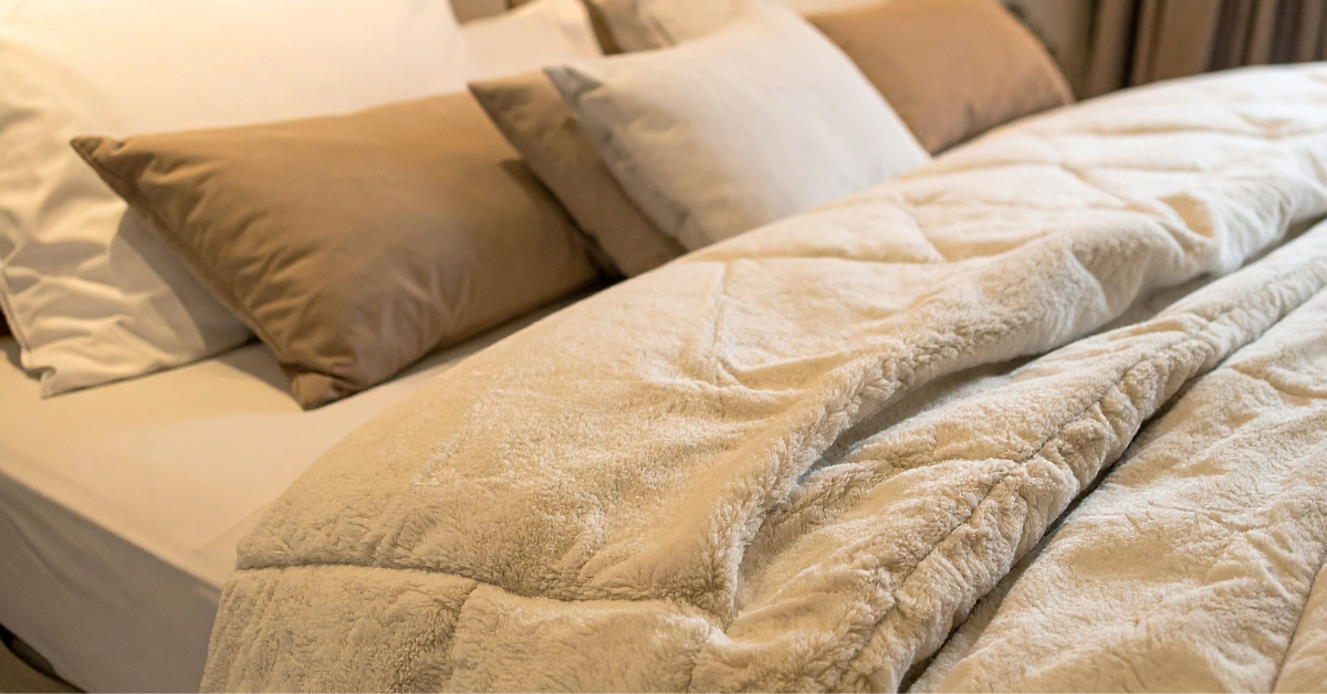 Cama, Mesa e Banho da Lavanderia Acqua América